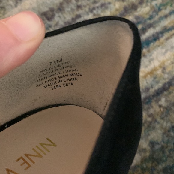 Black suede Nine West platform heels 7 1/2 - Picture 3 of 5